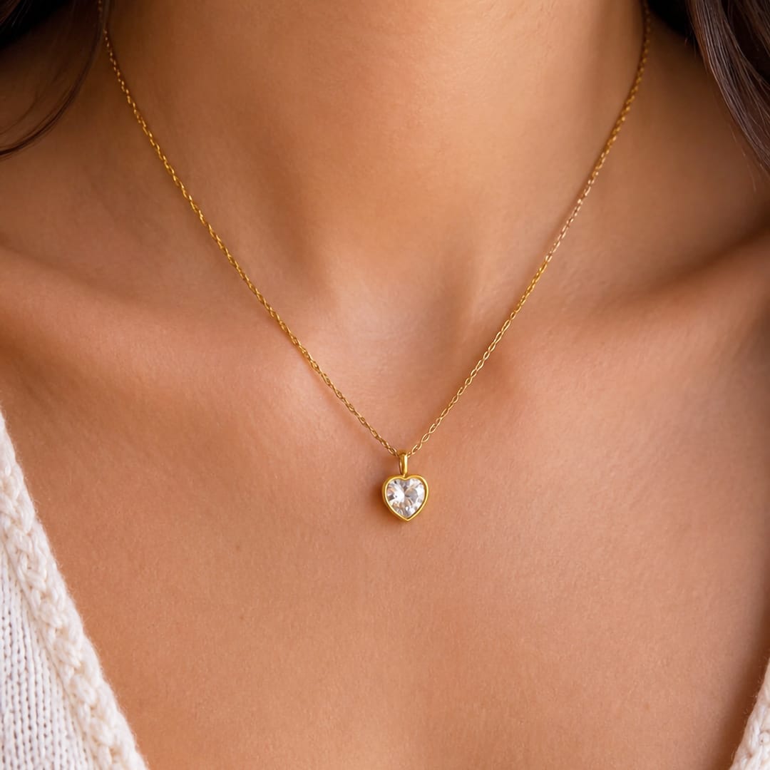 COLLAR-CUORE-MDOELO.jpg